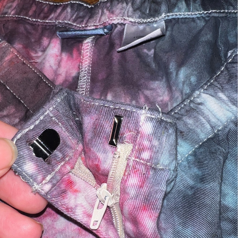 LAST CALL Classic Elements Red Black Tie Dye Cargo Capri Shorts Size L Petite - Picture 6 of 11